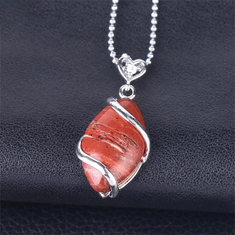 Collier pendentif en pierre de cristal naturel à motif marquise Buddha Stones