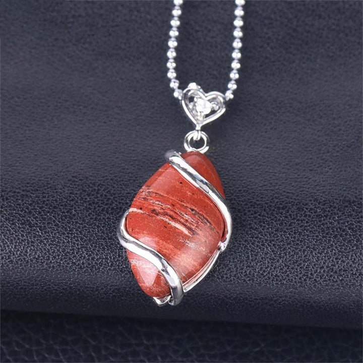 Collier pendentif en pierre de cristal naturel à motif marquise Buddha Stones