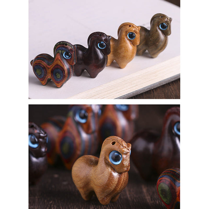 Buddha Stones Petite Feuille Bois de Santal Rouge Bois de Santal Vert Mini Cheval Porte-Bonheur Protection Décoration