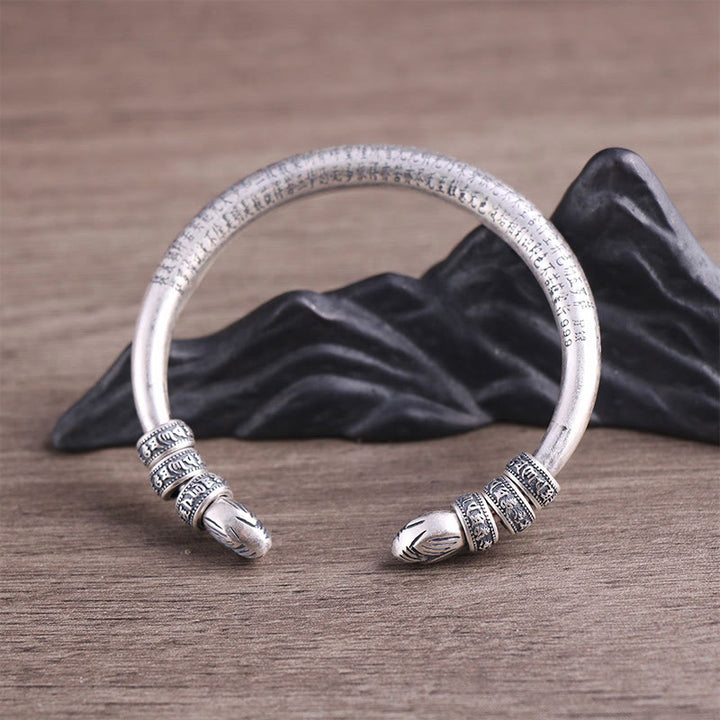 Bracelet jonc en argent sterling 999 Buddha Stones et cœur gravé Om Mani Padme Hum