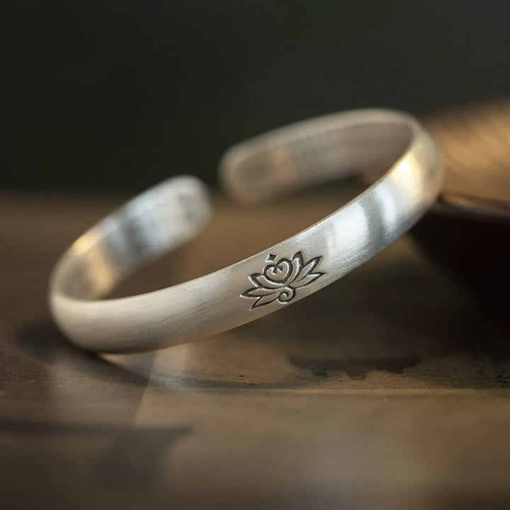 Bracelet porte-bonheur en cuivre blanc Buddha Stones et fleur de lotus et cœur Sutra