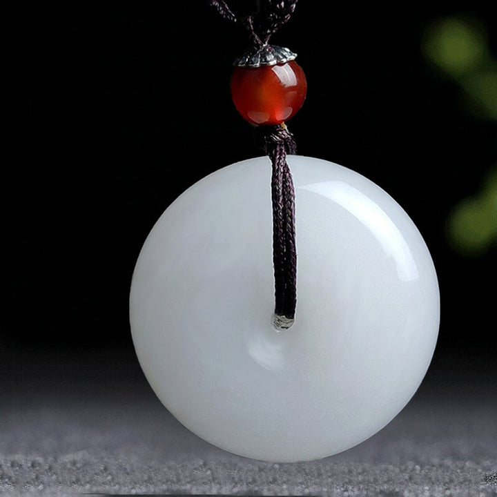 Collier pendentif en jade blanc Hetian rond avec Buddha Stones et boucle de paix