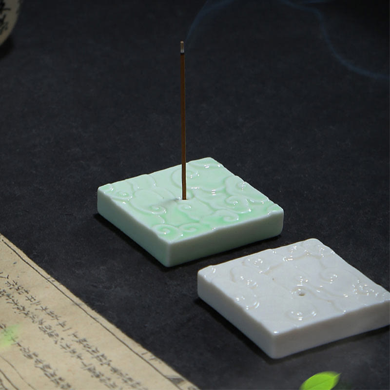 Brûleur d'encens en céramique avec mini Buddha Stones et nuages de bon augure
