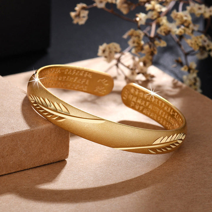 Bracelet manchette en cuivre avec Buddha Stones et plumes et cœur gravé