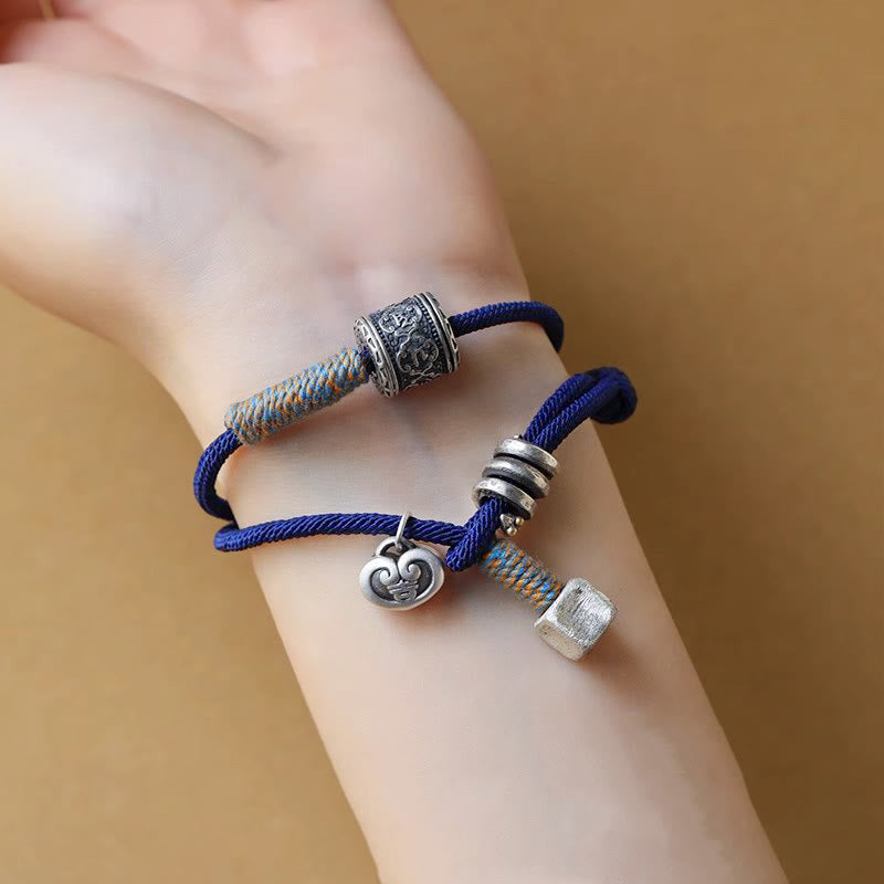 Bracelet en corde double enroulé en Buddha Stones fait à la main avec amulette de bon augure sculptée Om Mani Padme Hum