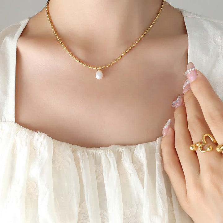 Collier avec pendentif en perles de paix