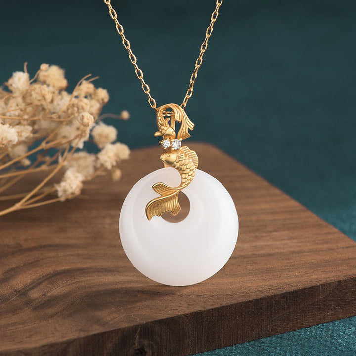 Collier pendentif en jade blanc Buddha Stones et poisson Koi pour la prospérité et la richesse - Poisson Koi (Chance ♥ Prospérité) - image 1