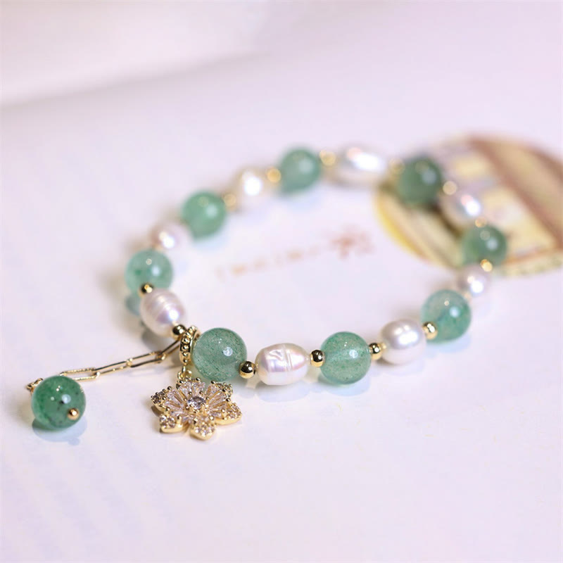Bracelet d'amour avec breloque en forme de fleur de perle de quartz vert fraise naturel Buddha Stones
