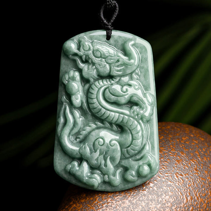 Collier pendentif amulette de succès en jade avec Buddha Stones Année du Dragon Zodiaque chinois