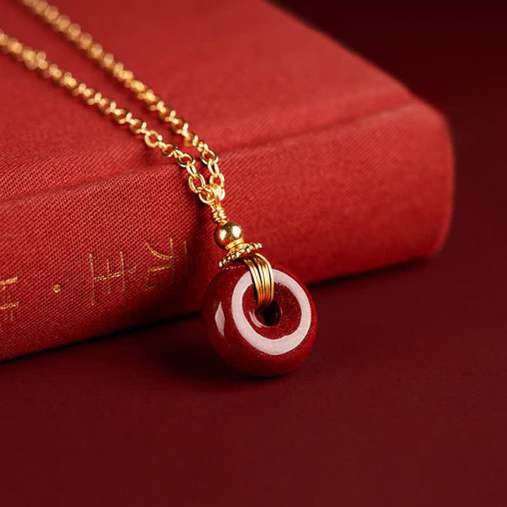 Collier avec pendentif en pierre de cinabre et boucle de paix en Buddha Stones