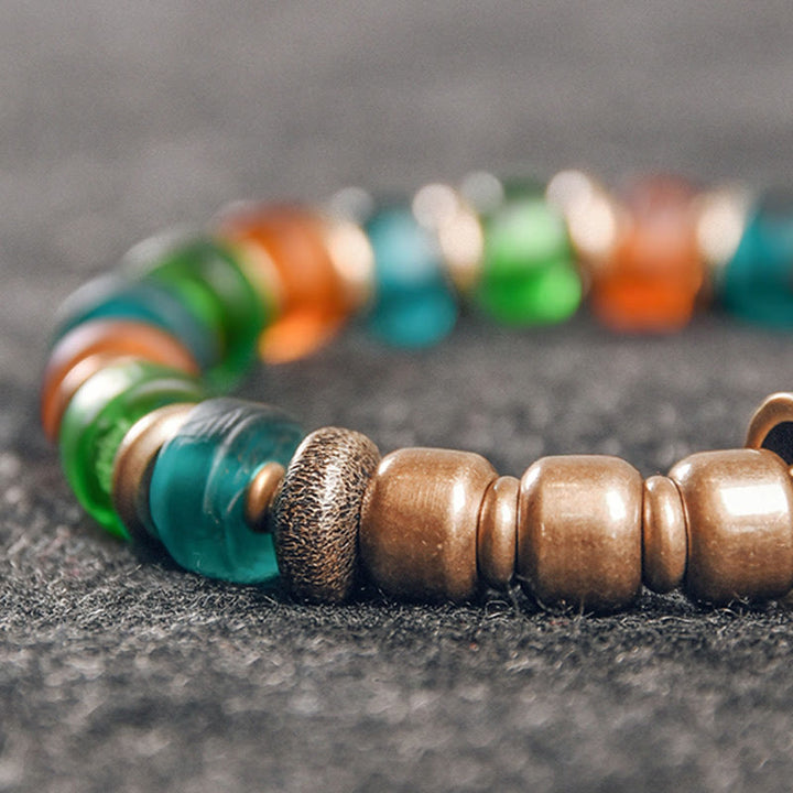 Bracelet tibétain en perles de verre colorées et en cuivre
