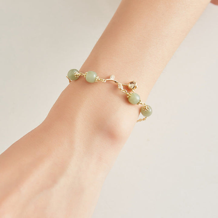 Bracelet porte-bonheur en jade Hetian plaqué or 14 carats avec Buddha Stones et fleur de rose dorée