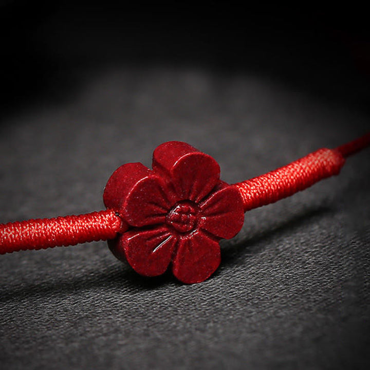 Bracelet tressé fait main en Buddha Stones avec fleur de prunier et trèfle à quatre feuilles PiXiu Lotus Koi Fish Cinabre Blessing
