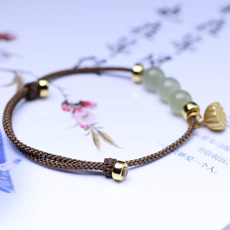 Bracelet tissé en fil rouge avec des Buddha Stones et des graines de lotus en jade naturel