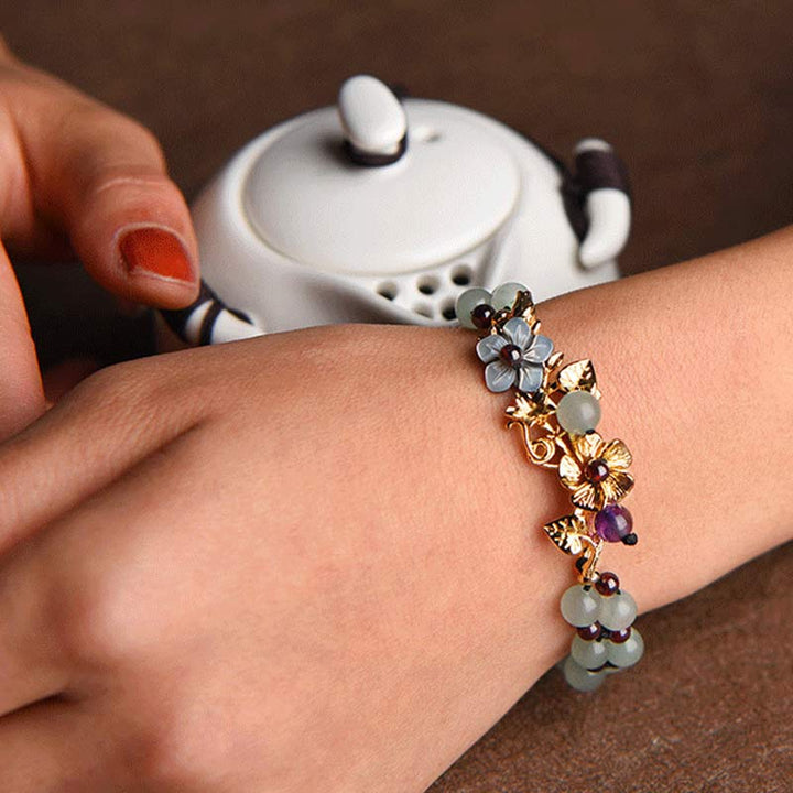 Bracelet porte-bonheur en Buddha Stones' aventurine verte et de grenat avec pétales de fleur