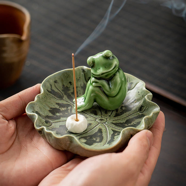 Brûleur d'encens en céramique avec motif de grenouille et de méditation en forme de Buddha Stones