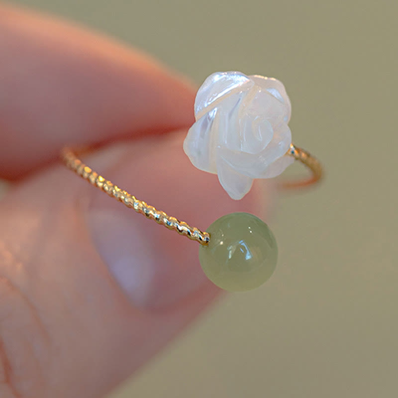 Bague de bénédiction en Buddha Stones de Tridacna plaquée or 14 carats avec fleur de rose et perle de jade