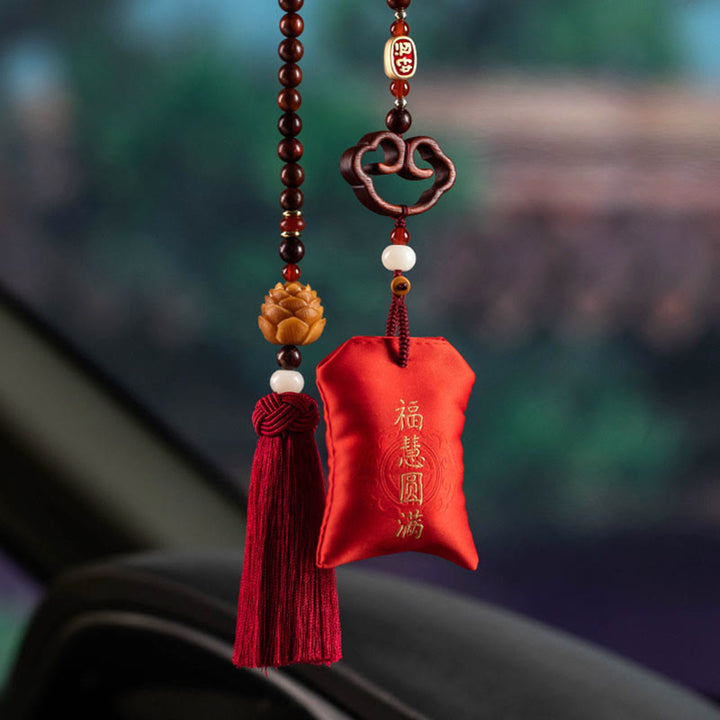 Buddha Stones tibétaines à petites feuilles de bois de santal rouge, lotus, cinabre, sachet de protection, pompon, décoration à suspendre pour voiture
