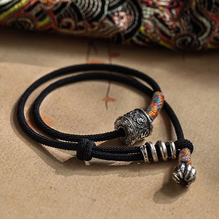 Bracelet double tour en amulette sculptée tibétain avec Buddha Stones Om Mani Padme Hum