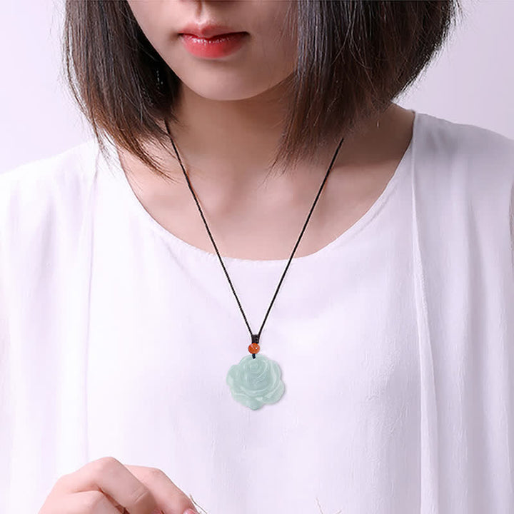 Collier pendentif en jade à motif de lotus Buddha Stones et pendentif en forme de chaîne pour l'abondance et la prospérité