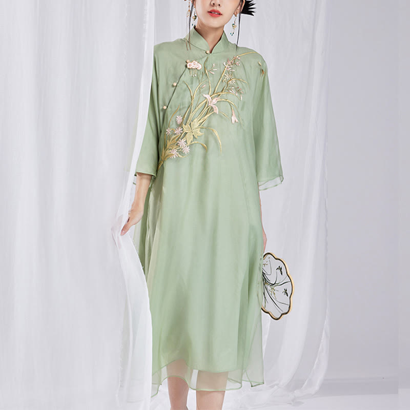 Robe qipao vintage en soie de Buddha Stones 100 % 6 momme avec broderie de fleurs et de papillons pour femme
