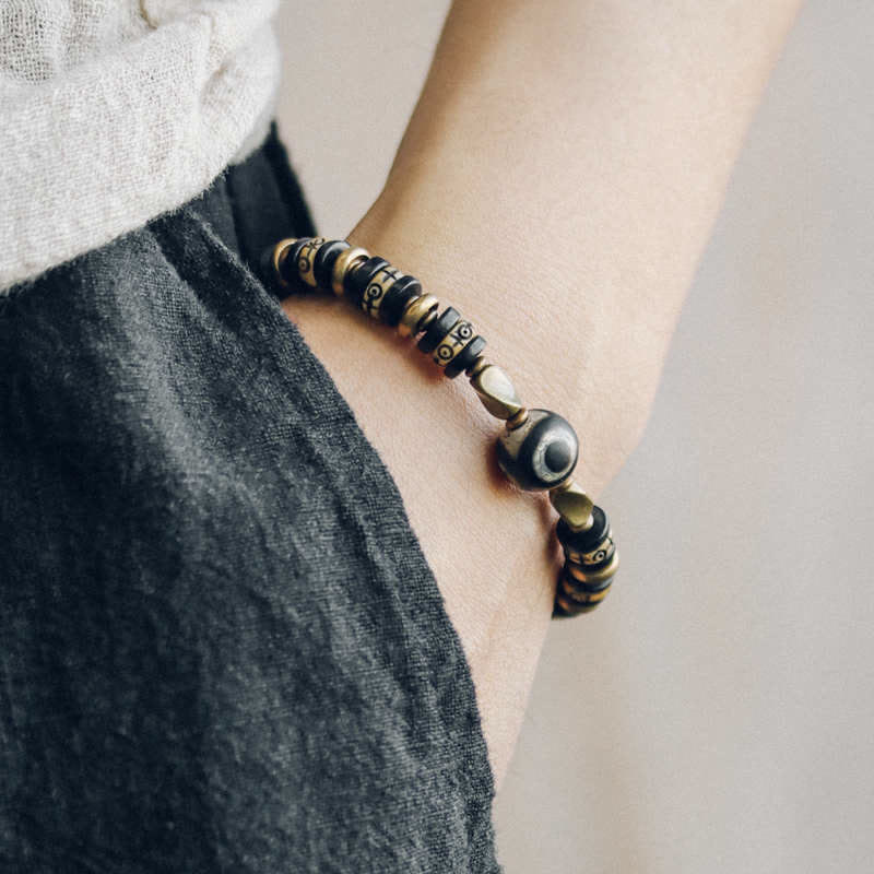 Bracelet de force en bois d'ébène et perles d'os tibétaines en Buddha Stones