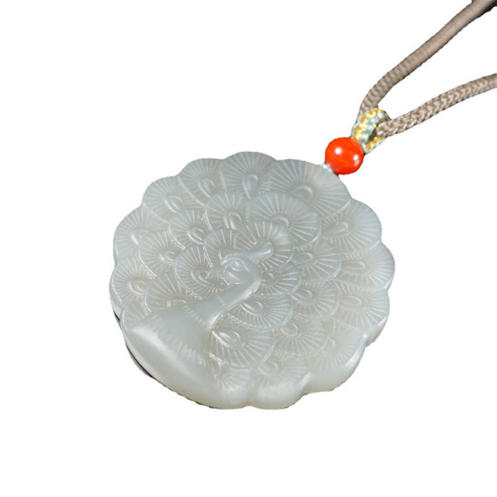 Collier pendentif de protection en jade blanc avec paon