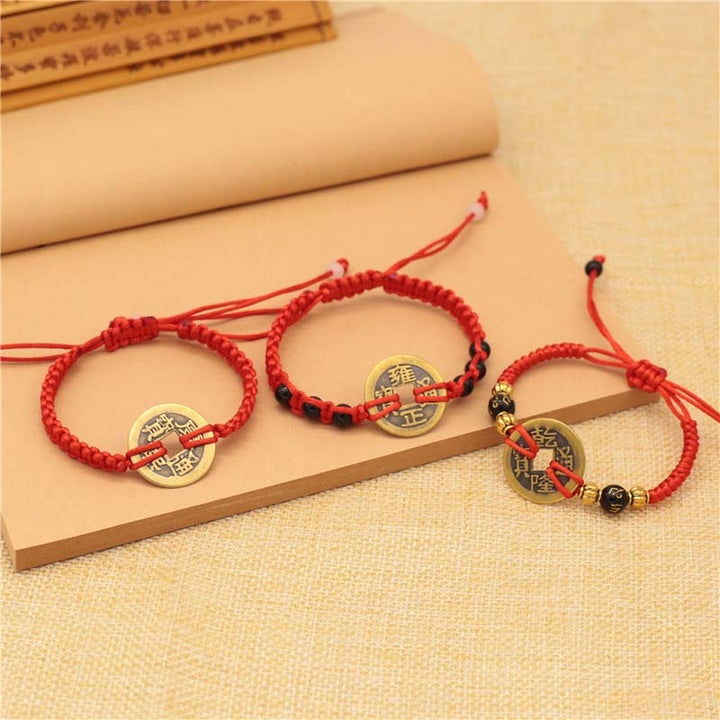 Bracelet tissé en fil rouge avec pièces de cuivre et Buddha Stones