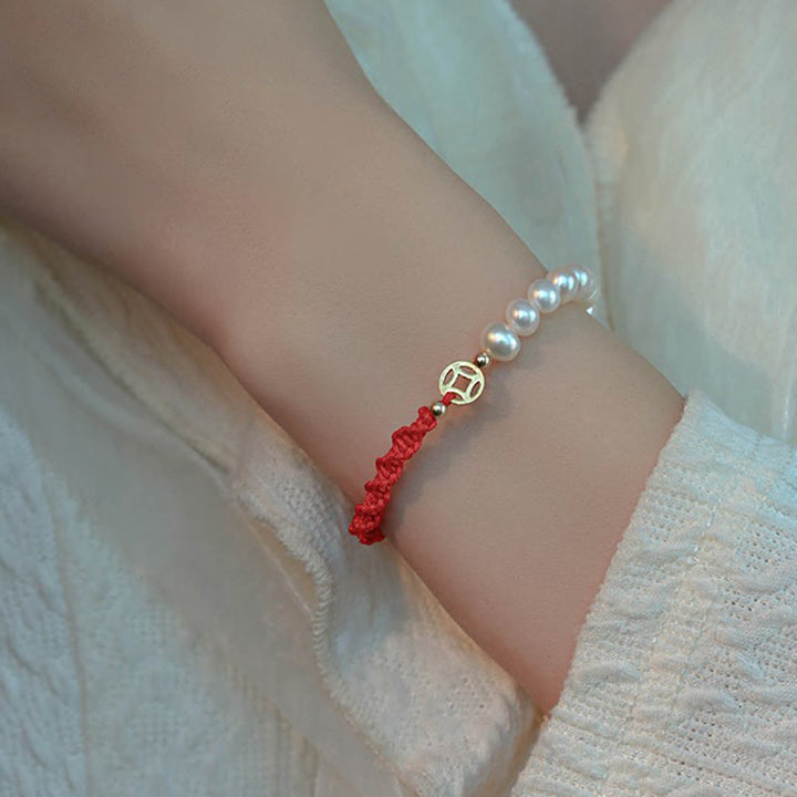 Bracelet tressé en fil rouge avec perles de protection et de chance plaquées or 14 carats