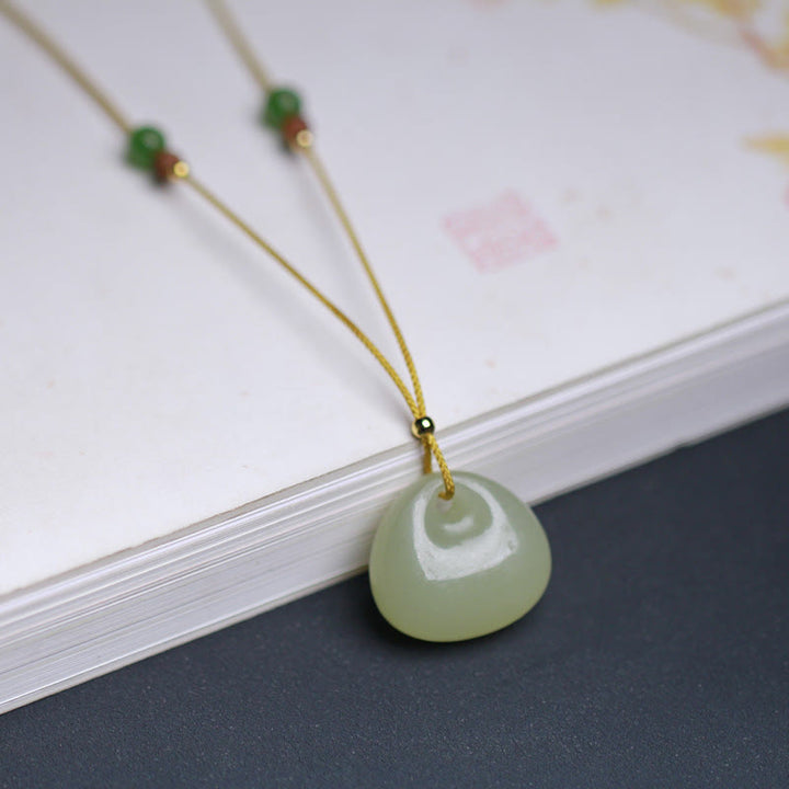 Collier pendentif en jade naturel Hetian à motif de petit sac pour la prospérité