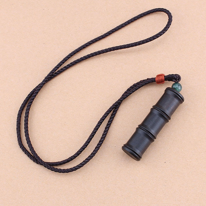 Collier pendentif en forme de boîte de prière Ghau en bois d'ébène et bambou avec Buddha Stones