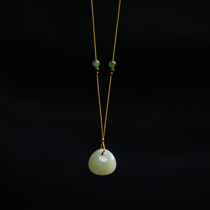 Collier pendentif en jade naturel Hetian à motif de petit sac pour la prospérité