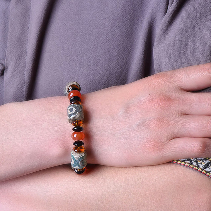 Bracelet tibétain en agate à trois yeux avec perles dzi et Buddha Stones