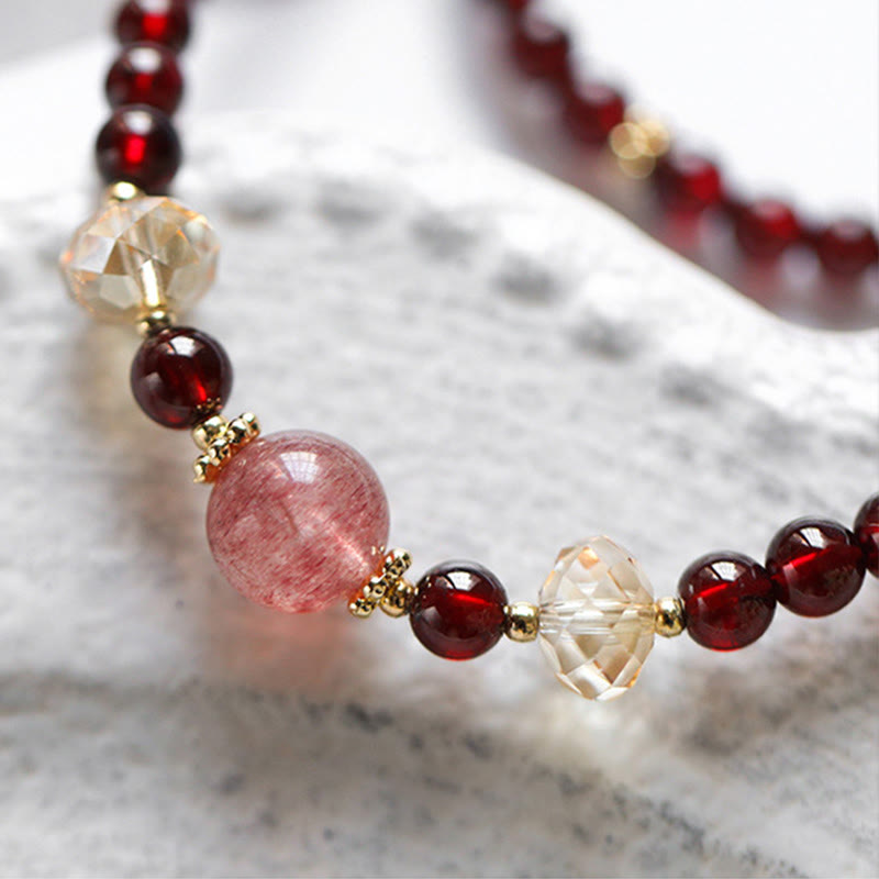 Bracelet double tour en quartz fraise et grenat naturel plaqué or 14 carats de Buddha Stones