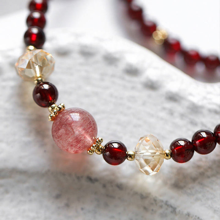 Bracelet double tour en quartz fraise et grenat naturel plaqué or 14 carats de Buddha Stones