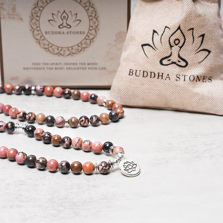 Bracelet Mala 108 Buddha Stones en rhodonite et lotus avec énergie de compassion