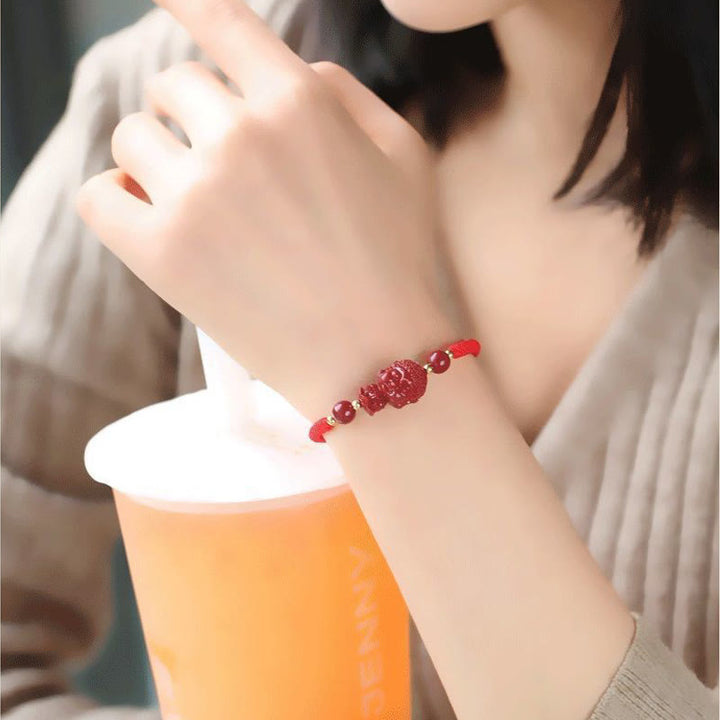 Bracelet en cordon avec amulette de bénédiction en cinabre et Buddha Stones du zodiaque chinois