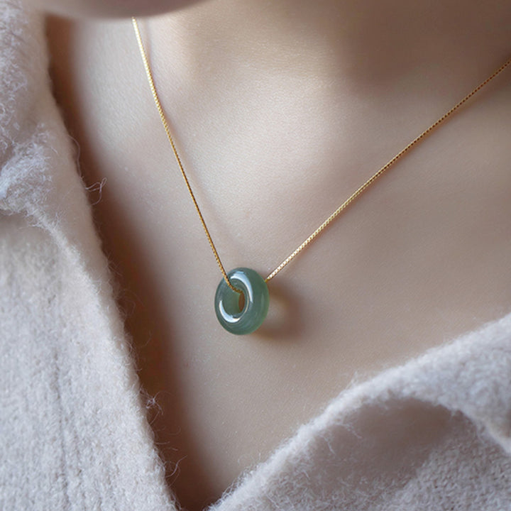 Collier pendentif en jade rond naturel Buddha Stones et boucle de paix, porte-bonheur et abondance