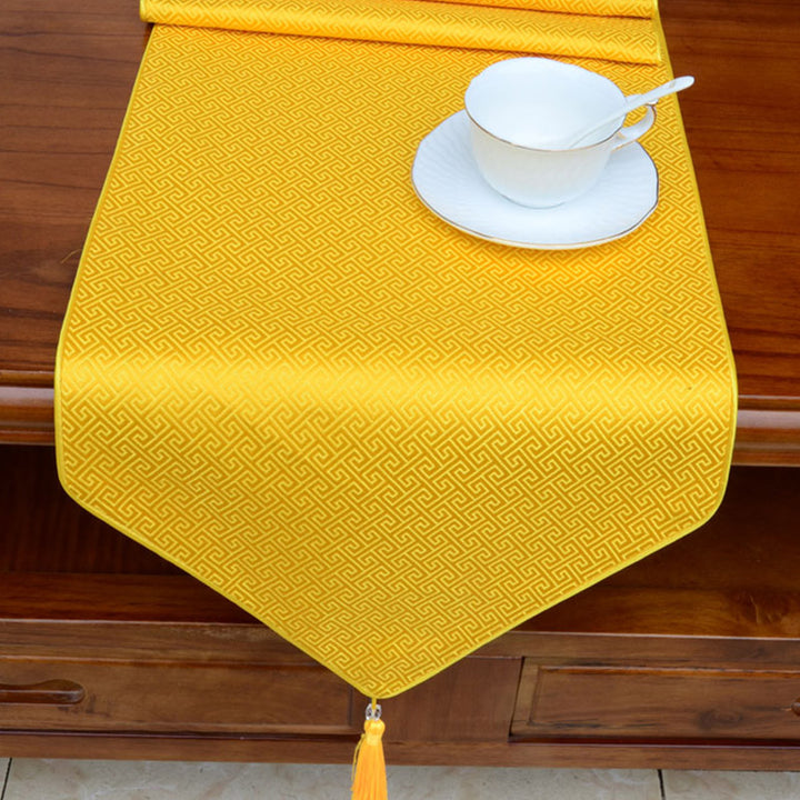 Chemin de table Jacquard à pompons avec motif de dragon Vajra et de fleurs d'autel de prière, symboles de bon augure tibétains