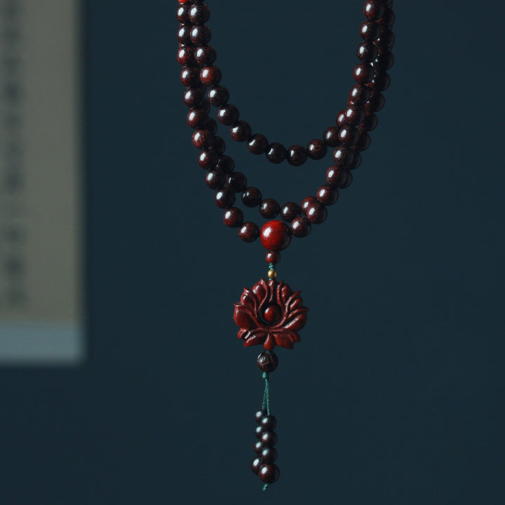 Bracelet Mala Tibétain en Buddha Stones avec Petites Feuilles et Lotus en Bois de Santal Rouge