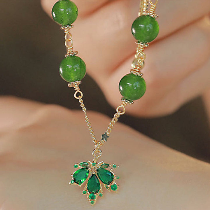 Bracelet en calcédoine verte plaqué or 14 carats avec feuille d'érable et courage de Buddha Stones