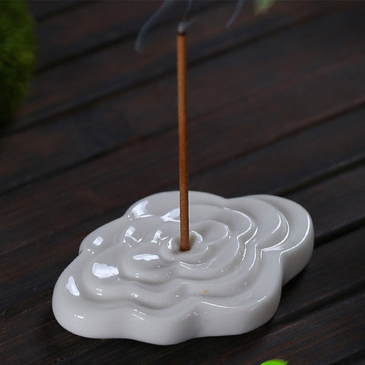 Brûleur d'encens en céramique avec mini Buddha Stones et nuages de bon augure