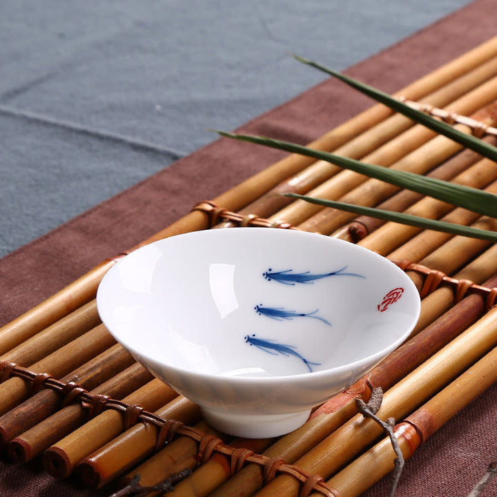 Tasse à thé en céramique de poisson koï en porcelaine bleue et blanche de Jingdezhen Buddha Stones