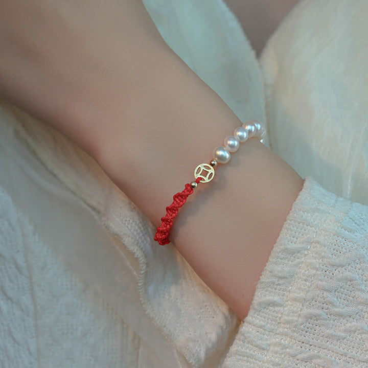 Bracelet tressé en fil rouge avec perles de protection et de chance plaquées or 14 carats