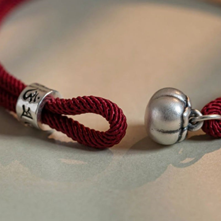 Buddha Stones tressé en argent sterling 925 tibétain fait à la main avec breloque kaki Om Mani Padme Hum et protection de la chance