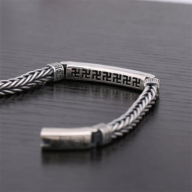 Bracelet porte-bonheur gravé avec motif svastika