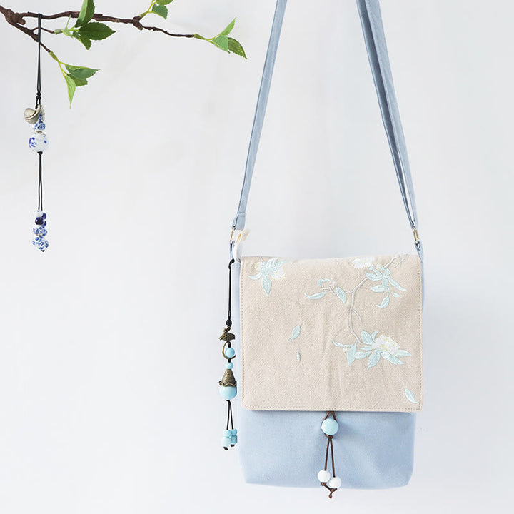 Sac à bandoulière en toile brodé à la main avec des Buddha Stones et des fleurs de prunier