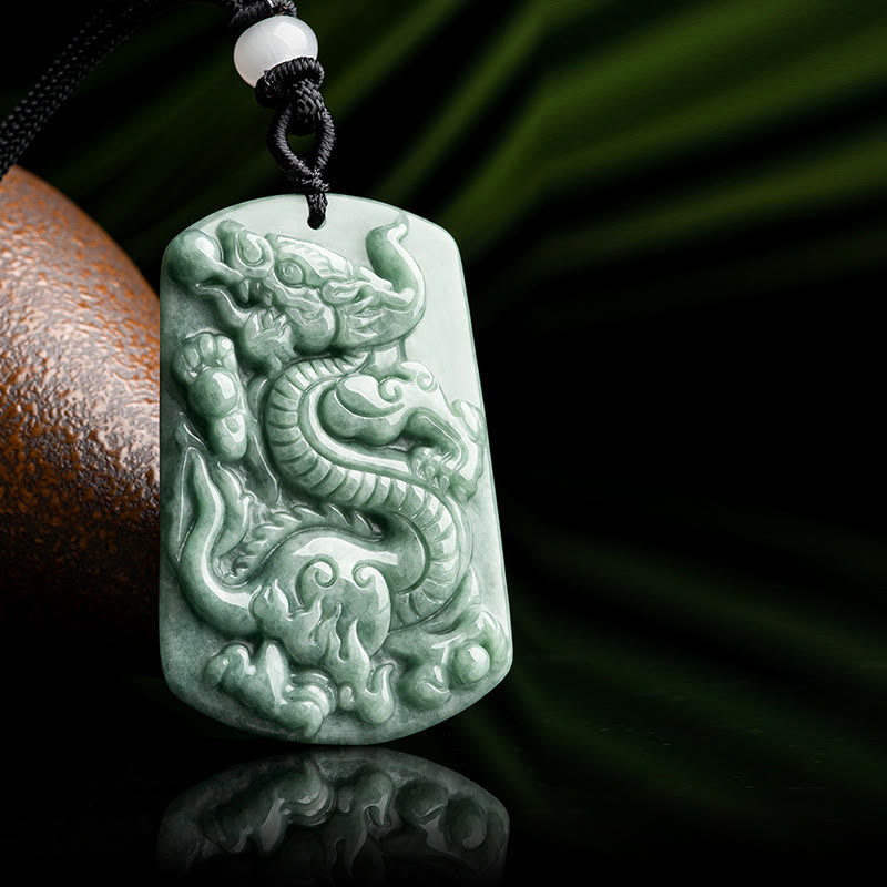 Collier pendentif amulette de succès en jade avec Buddha Stones Année du Dragon Zodiaque chinois