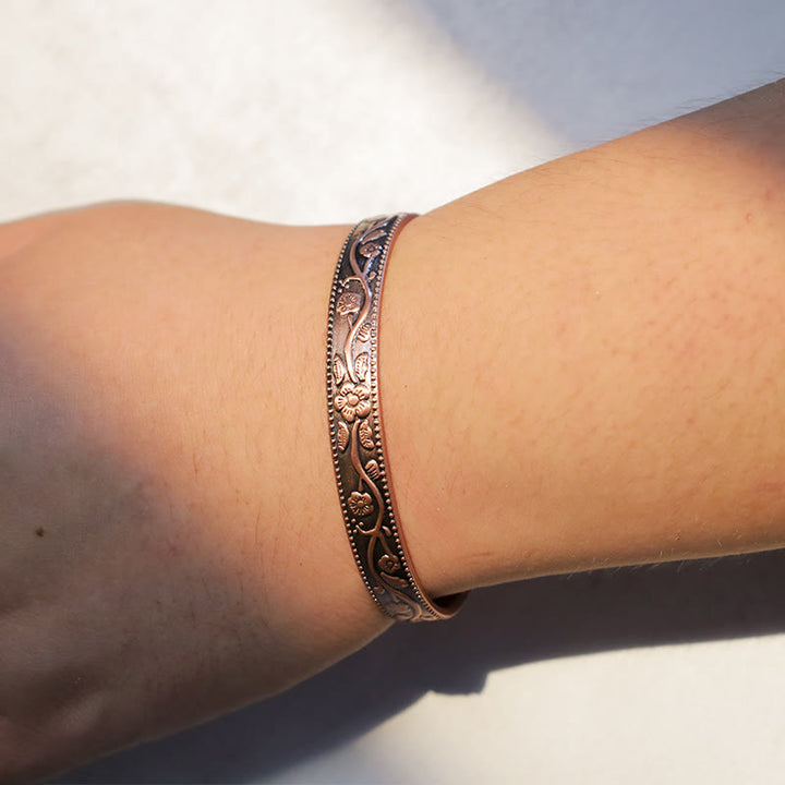 Bracelet manchette réglable magnétique en cuivre avec Buddha Stones et motif floral