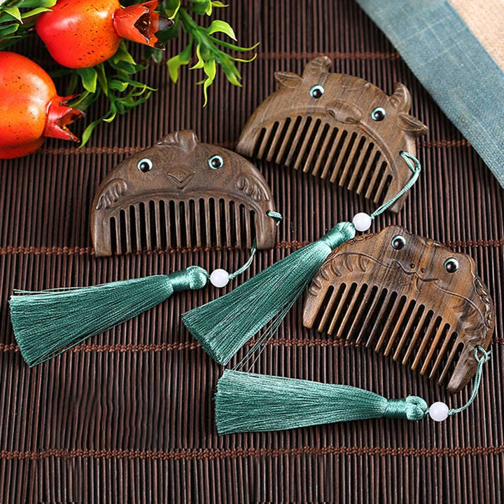 Mini peigne portable en bois de santal vert avec symbole du zodiaque chinois